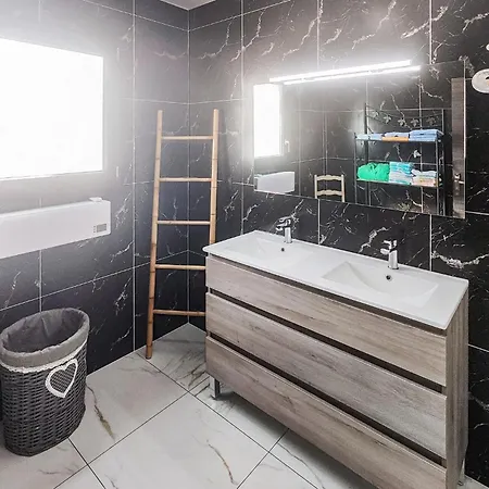 3 Bedroom Cozy In Feriehus