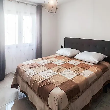 3 Bedroom Cozy In Caux