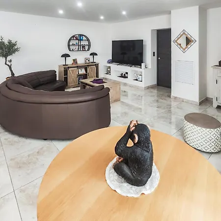 3 Bedroom Cozy In Caux