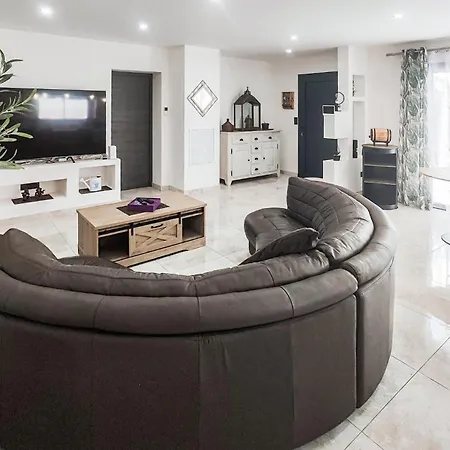 3 Bedroom Cozy In Feriehus