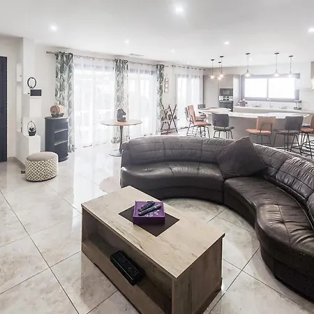 3 Bedroom Cozy In