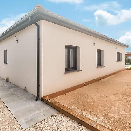 3 Bedroom Cozy In Caux